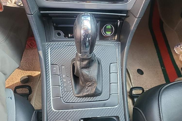 Used Volkswagen Passat 2013 1.8TSI DSG Government Procurement Edition Gear Lever