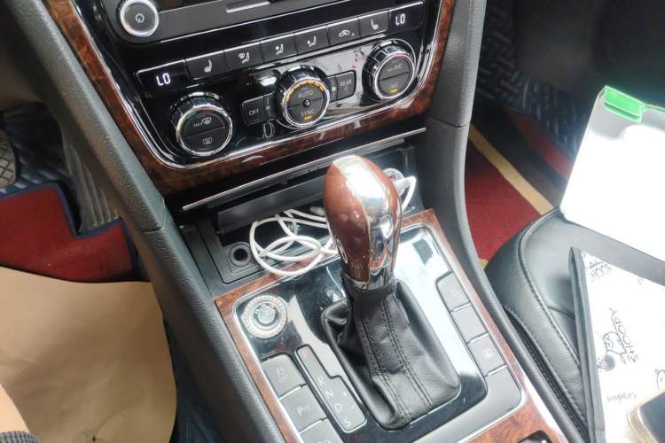 Used Volkswagen Passat 2013 2.0 TSI DSG Ultimate Edition Gear Lever