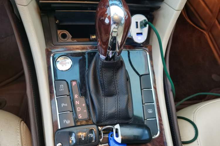 Used Volkswagen Passat 2013 1.8TSI DSG Ultimate Edition Gear Lever