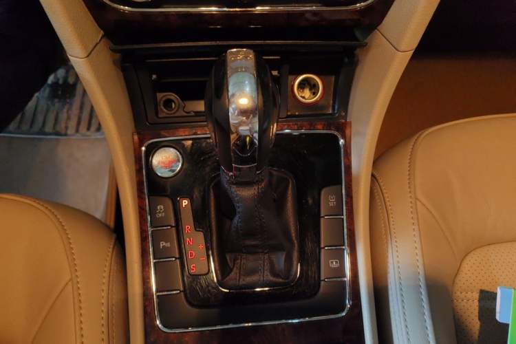 Used Volkswagen Passat 2013 1.8TSI DSG Prestige Edition Gear Lever