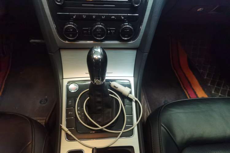 Used Volkswagen Passat 2013 1.8TSI DSG Prestige Edition Gear Lever