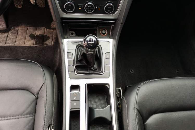 Used Volkswagen Passat 2013 1.4TSI Manual Prestige Edition Gear Lever