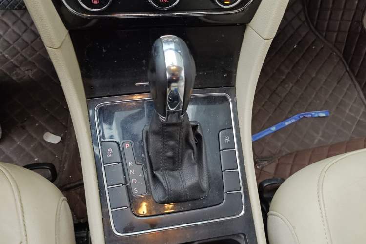 Used Volkswagen Passat 2013 1.8TSI DSG Prestige Edition Gear Lever