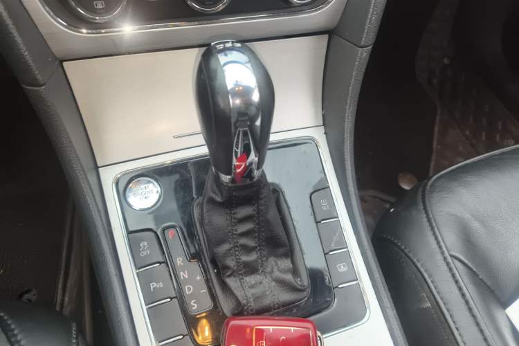 Used Volkswagen Passat 2013 1.8TSI DSG Ultimate Edition Gear Lever