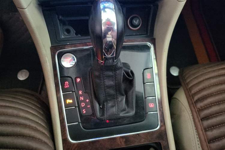 Used Volkswagen Passat 2013 1.8TSI DSG Prestige Edition Gear Lever