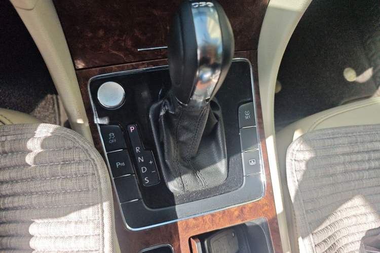 Used Volkswagen Passat 2013 1.8TSI DSG Prestige Edition Gear Lever