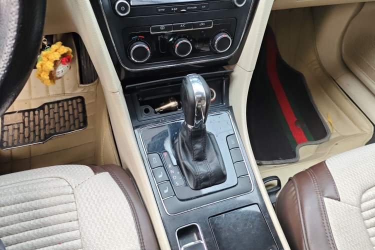 Used Volkswagen Passat 2013 1.8TSI DSG Government Procurement Edition Gear Lever