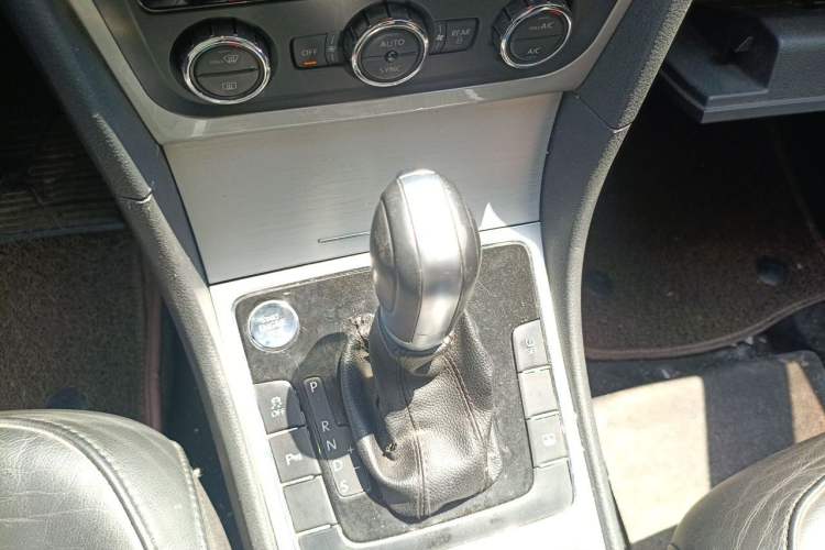 Used Volkswagen Passat 2013 1.8TSI DSG Prestige Edition Gear Lever