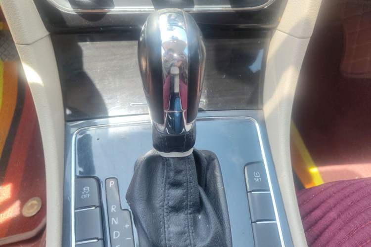 Used Volkswagen Passat 2013 1.8TSI DSG Prestige Edition Gear Lever