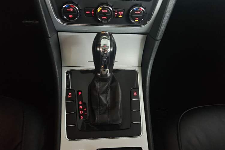 Used Volkswagen Passat 2013 1.8TSI DSG Prestige Edition Gear Lever