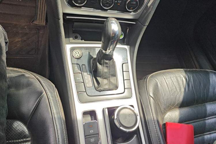 Used Volkswagen Passat 2013 1.8TSI DSG Prestige Edition Gear Lever