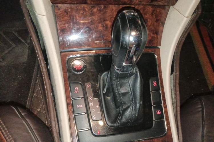 Used Volkswagen Passat 2013 1.8TSI DSG Prestige Edition Gear Lever