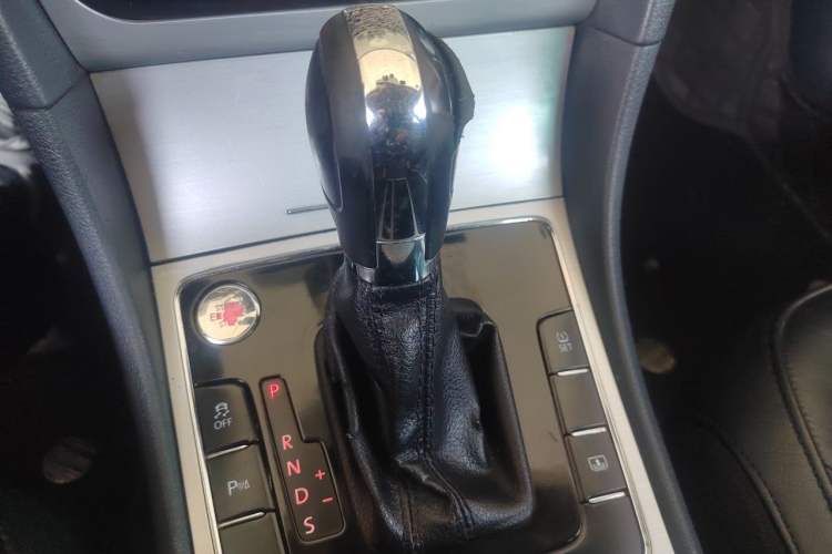 Used Volkswagen Passat 2013 1.8TSI DSG Prestige Edition Gear Lever
