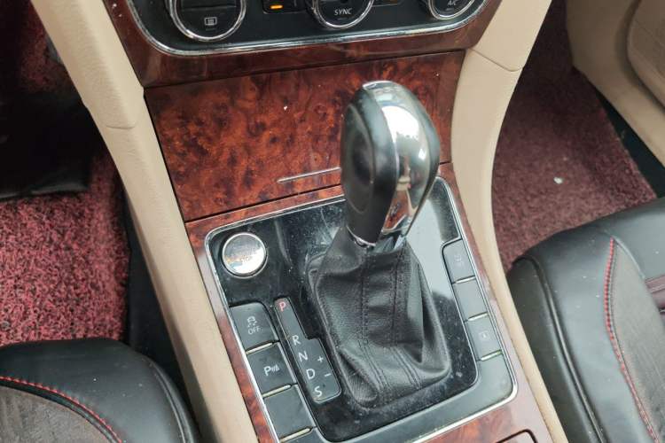Used Volkswagen Passat 2013 1.8TSI DSG Prestige Edition Gear Lever