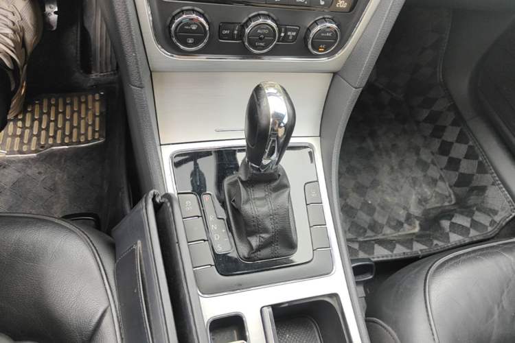 Used Volkswagen Passat 2013 1.8TSI DSG Prestige Edition Gear Lever