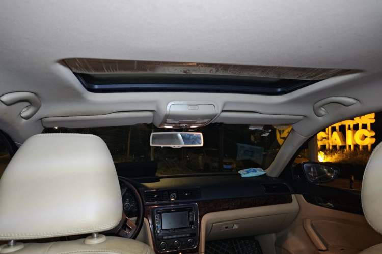 Used Volkswagen Passat 2013 1.8TSI DSG Prestige Edition Headliner