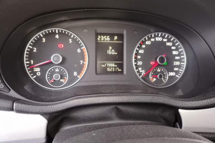 Used Volkswagen Passat 2013 1.4 TSI DSG BlueMotion Edition Instrument Cluster