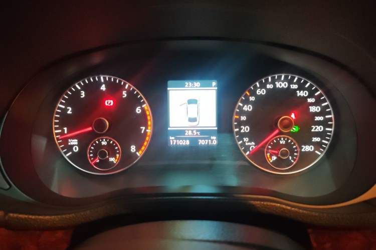 Used Volkswagen Passat 2013 1.8TSI DSG Prestige Edition Instrument Cluster
