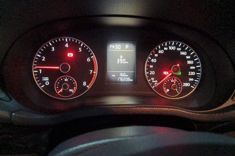 Used Volkswagen Passat 2013 1.8TSI DSG Prestige Edition Instrument Cluster