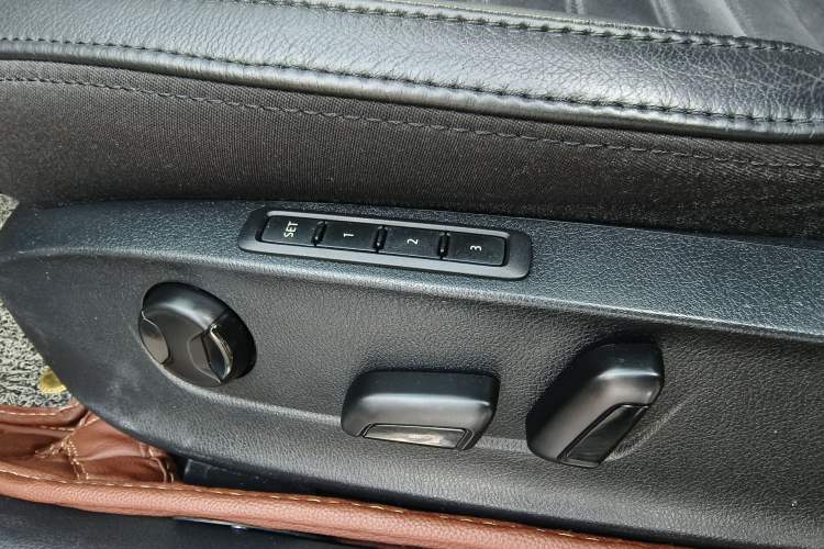 Used Volkswagen Passat 2013 2.0 TSI DSG Ultimate Edition Interior 5