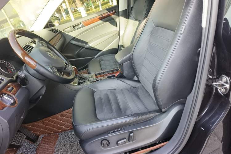Used Volkswagen Passat 2013 2.0 TSI DSG Ultimate Edition Left Front Seat