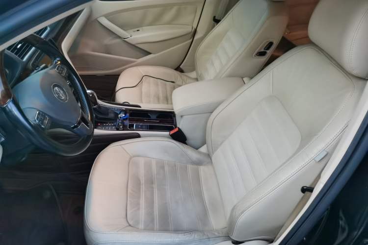 Used Volkswagen Passat 2013 1.8TSI DSG Ultimate Edition Left Front Seat