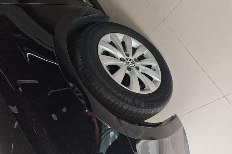 Used Volkswagen Passat 2013 1.8TSI DSG Government Procurement Edition Left Front Wheel Hub