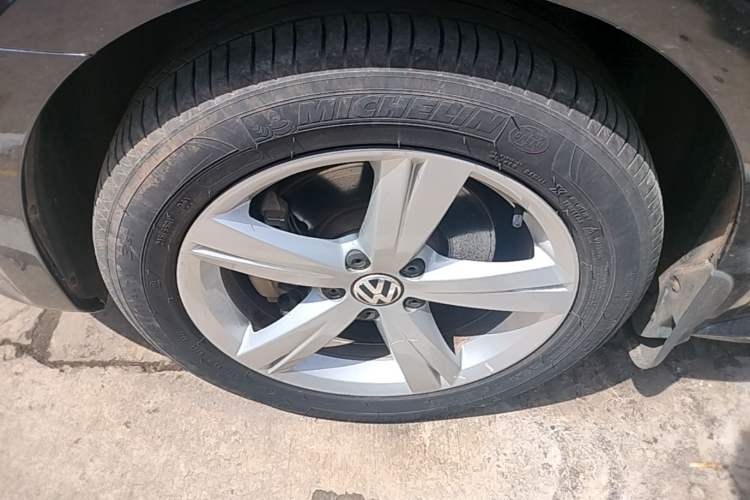 Used Volkswagen Passat 2013 1.8TSI DSG Prestige Edition Left Front Wheel Hub
