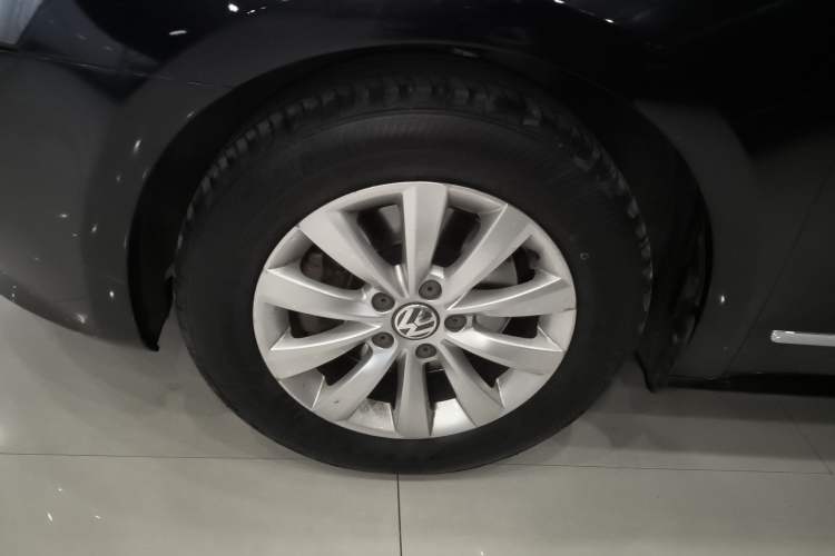 Used Volkswagen Passat 2013 1.8TSI DSG Prestige Edition Left Front Wheel Hub