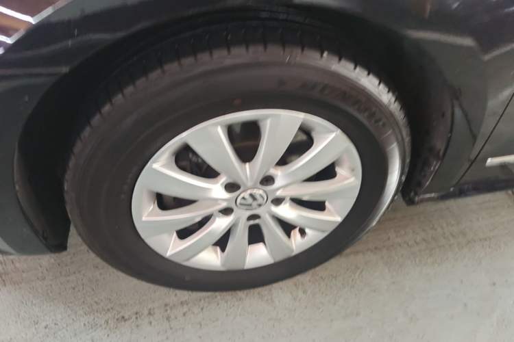 Used Volkswagen Passat 2013 1.8TSI DSG Prestige Edition Left Front Wheel Hub