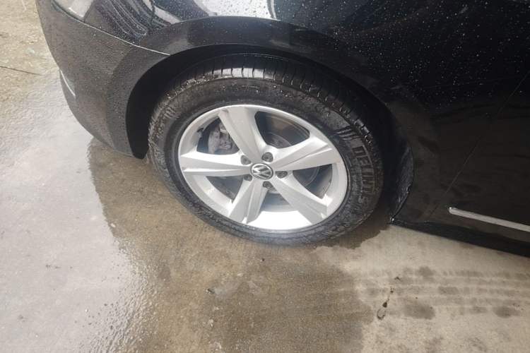 Used Volkswagen Passat 2013 1.8TSI DSG Prestige Edition Left Front Wheel Hub