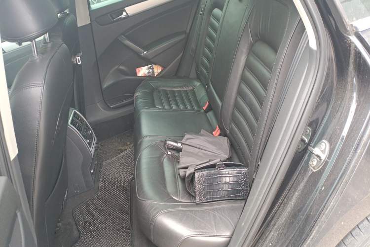 Used Volkswagen Passat 2013 1.8TSI DSG Prestige Edition Left Rear Seat