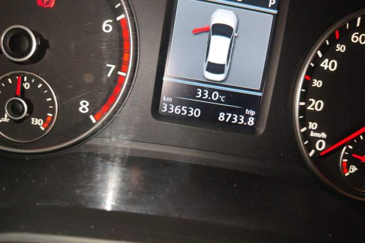 Used Volkswagen Passat 2013 1.8TSI DSG Prestige Edition Odometer Close Up