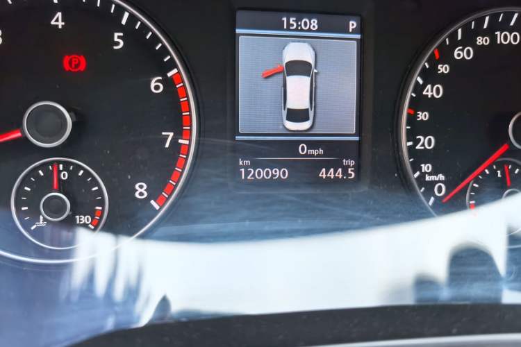 Used Volkswagen Passat 2013 1.8TSI DSG Prestige Edition Odometer Close Up