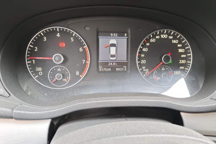 Used Volkswagen Passat 2013 1.8TSI DSG Prestige Edition Odometer Close Up