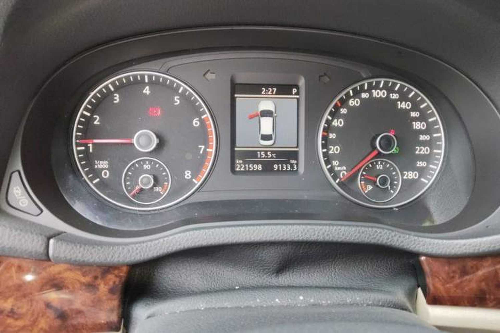 Used Volkswagen Passat 2013 2.0 TSI DSG Prestige Edition Odometer Close Up