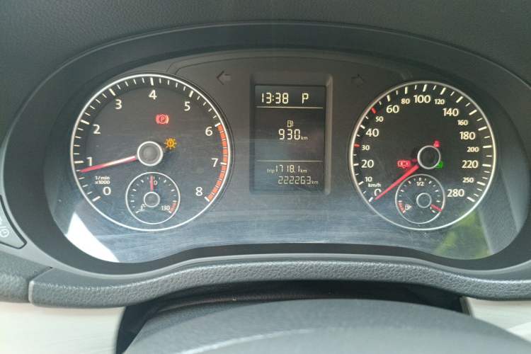 Used Volkswagen Passat 2013 1.8TSI DSG Prestige Edition Odometer Close Up