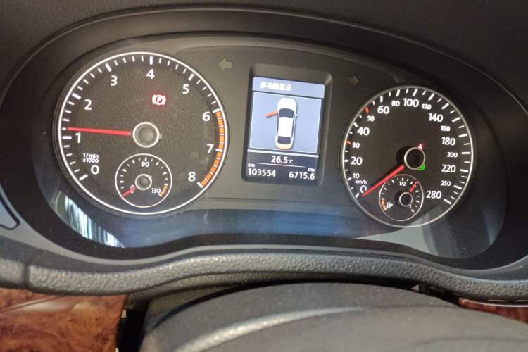 Used Volkswagen Passat 2013 1.8TSI DSG Ultimate Edition Odometer Close Up