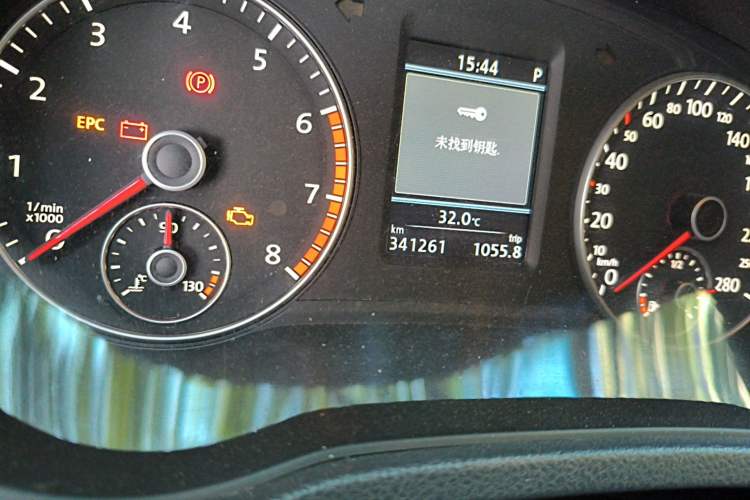 Used Volkswagen Passat 2013 1.8TSI DSG Prestige Edition Odometer Close Up