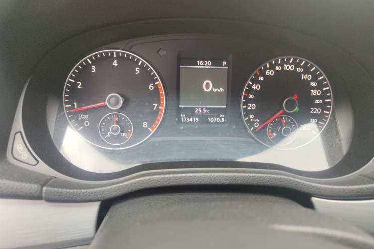Used Volkswagen Passat 2013 1.8TSI DSG Prestige Edition Odometer Close Up