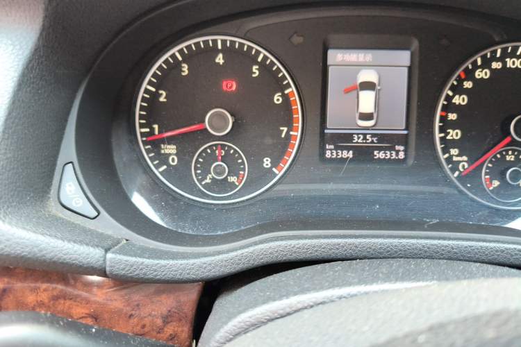 Used Volkswagen Passat 2013 1.8TSI DSG Prestige Edition Odometer Close Up