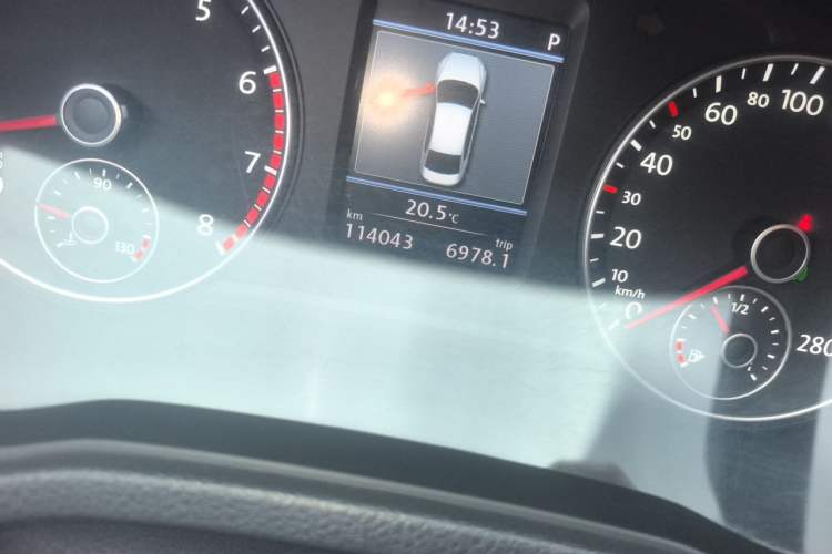 Used Volkswagen Passat 2013 2.0 TSI DSG Prestige Edition Odometer Close Up