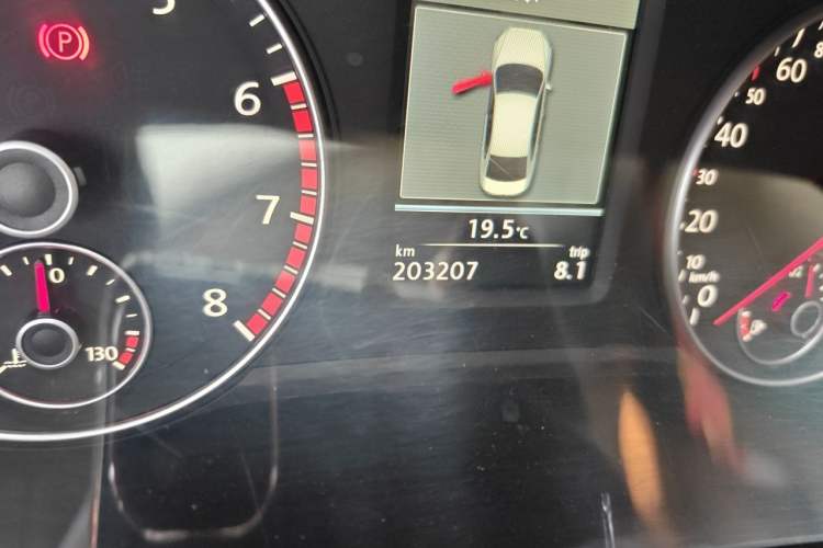 Used Volkswagen Passat 2013 1.8TSI DSG Prestige Edition Odometer Close Up