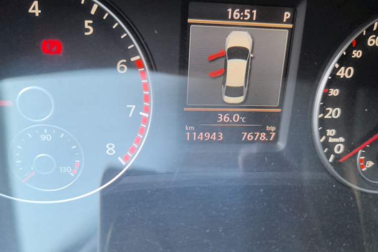 Used Volkswagen Passat 2013 1.8TSI DSG Prestige Edition Odometer Close Up