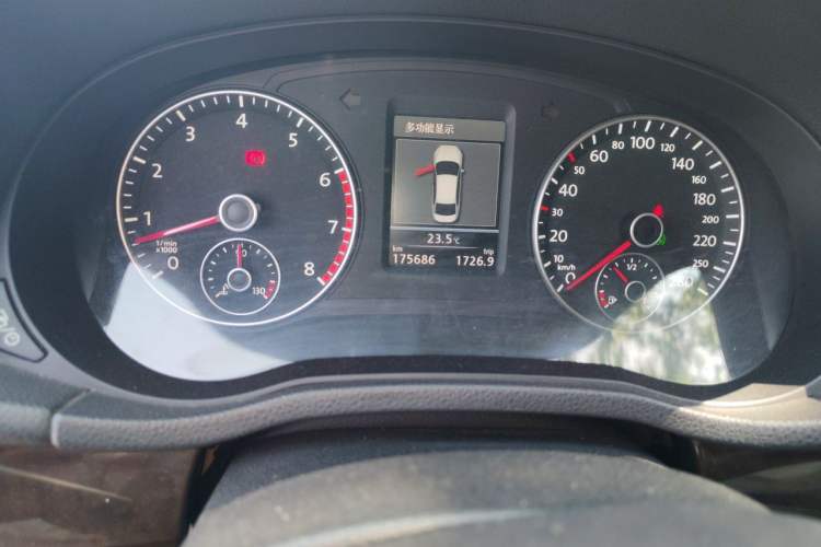 Used Volkswagen Passat 2013 3.0L V6 DSG Flagship Edition Odometer Close Up