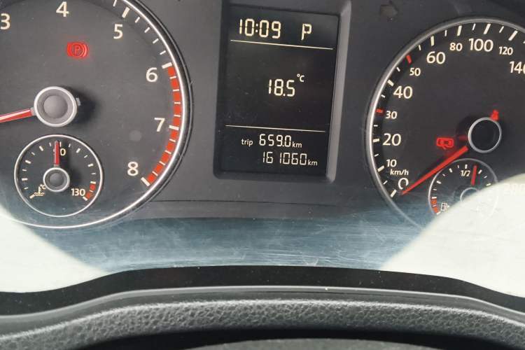 Used Volkswagen Passat 2013 1.8TSI DSG Prestige Edition Odometer Close Up