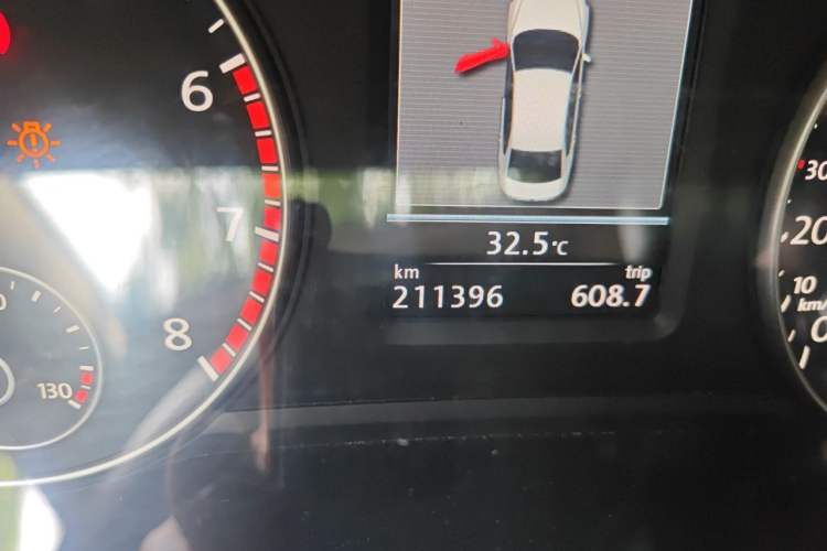 Used Volkswagen Passat 2013 1.8TSI DSG Prestige Edition Odometer Close Up