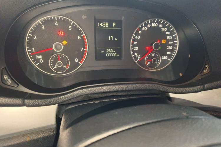 Used Volkswagen Passat 2013 1.8TSI DSG Prestige Edition Odometer Close Up