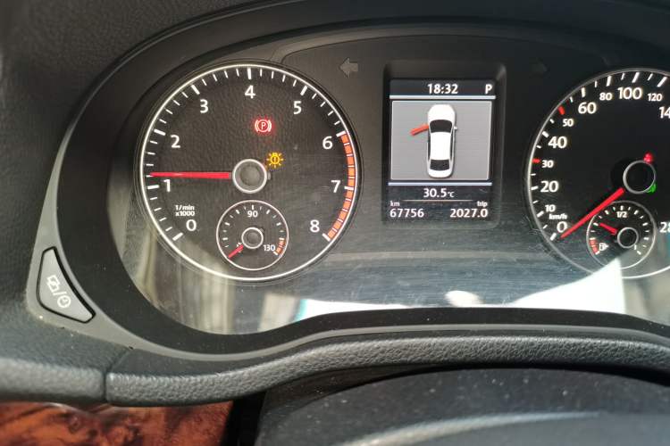 Used Volkswagen Passat 2013 1.8TSI DSG Prestige Edition Odometer Close Up