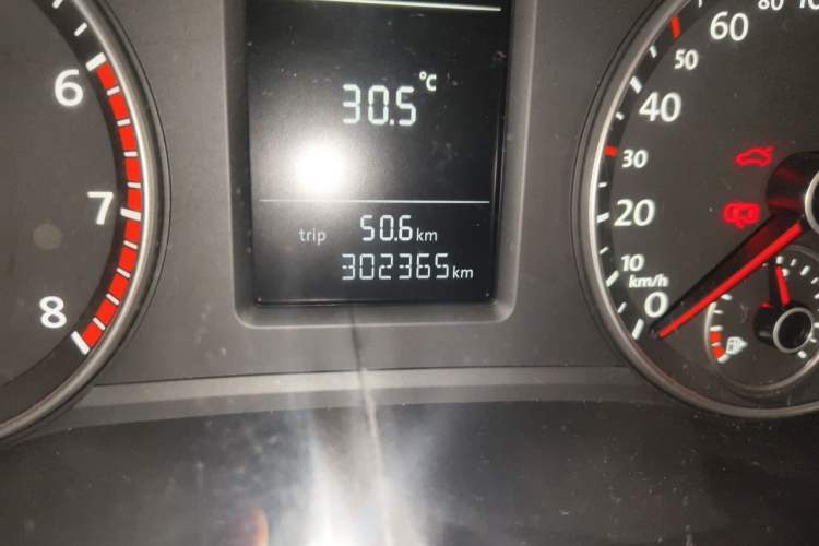 Used Volkswagen Passat 2013 1.8TSI DSG Prestige Edition Odometer Close Up